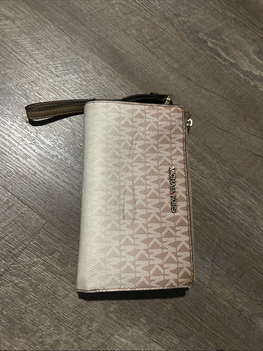 Michael Kors Gradient Logo Wristlet Wallet - Cream